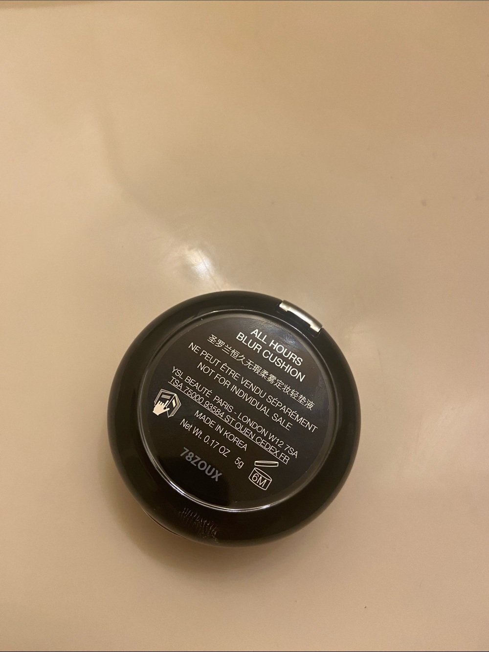 Yves Saint Laurent Radiant Gold Cushion All Hours Blur Small Compact - Picture 5 of 6